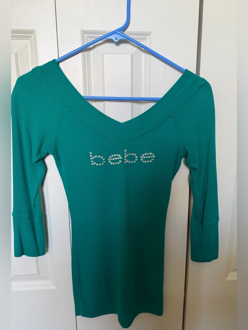 Bebe Teal Rhinestone Logo V-Neck 3/4 Sleeve Top – XS
